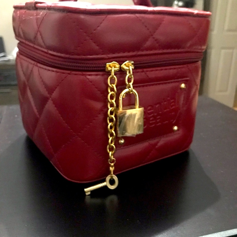 Make up box with lock and key. Red Never used